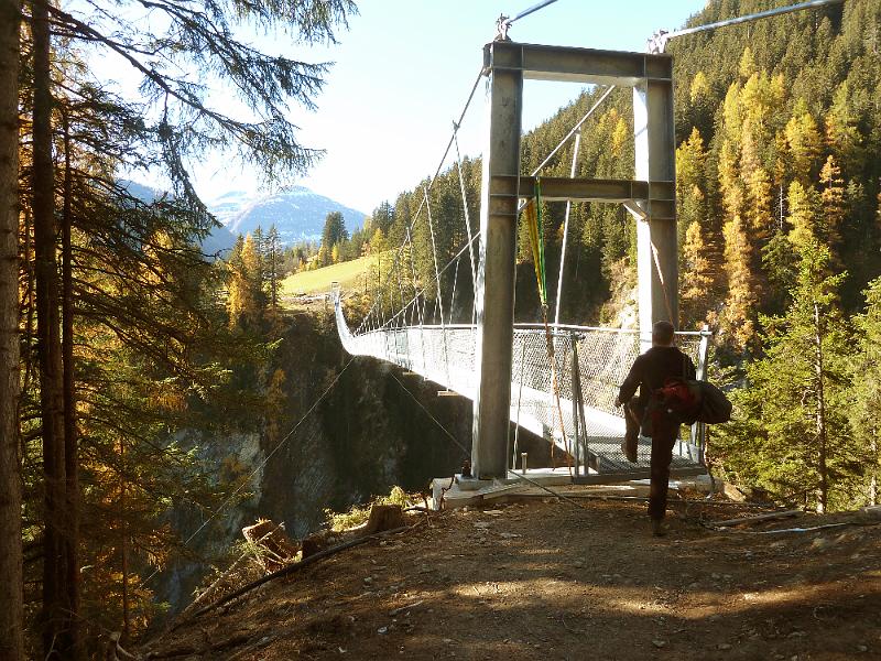 11HolzgauHangbrug1.jpg - We mogen er weliswaar nog niet over, maar we doen het toch.