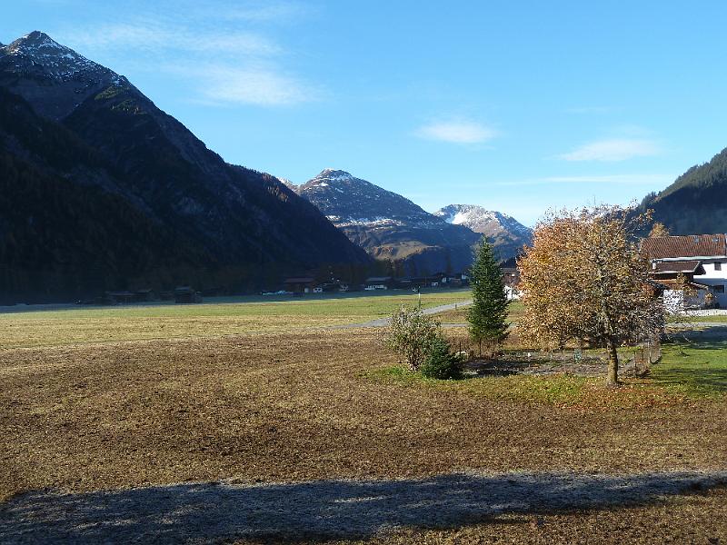 1HolzgauAuer1.jpg - Als we ’s morgens uit het raam kijken van ons B&B, zien we een uitnodigend herfstlandschap.