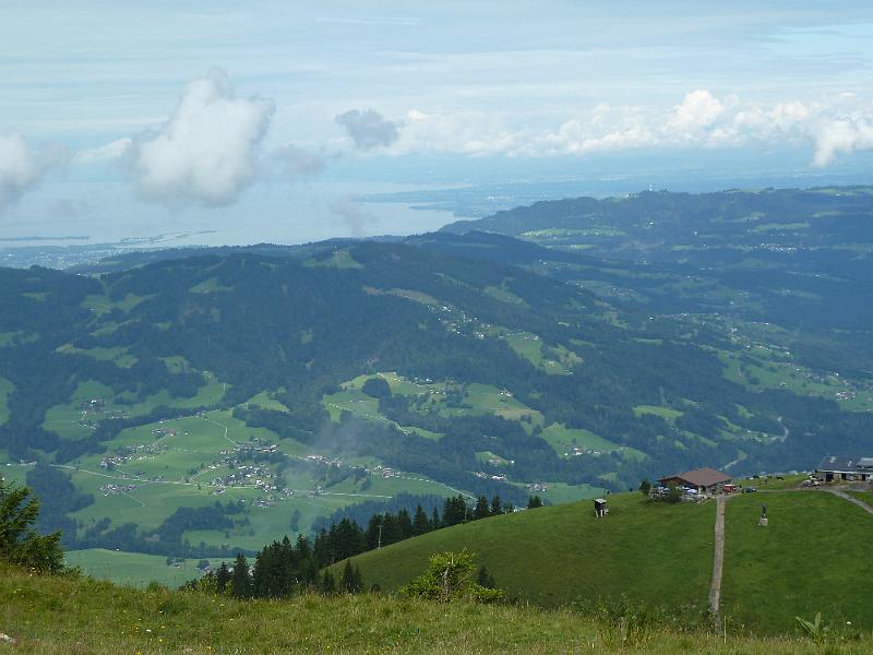 059vorarlberg1.jpg - In Bezau met de Seilbahn naar boven. Zicht op Bodensee.