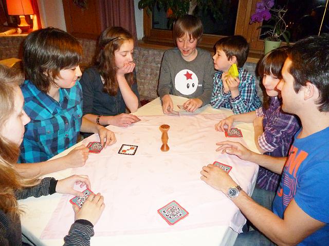 45-adler1.jpg - 's Avonds gezellig een rondje spelen in de Adler.