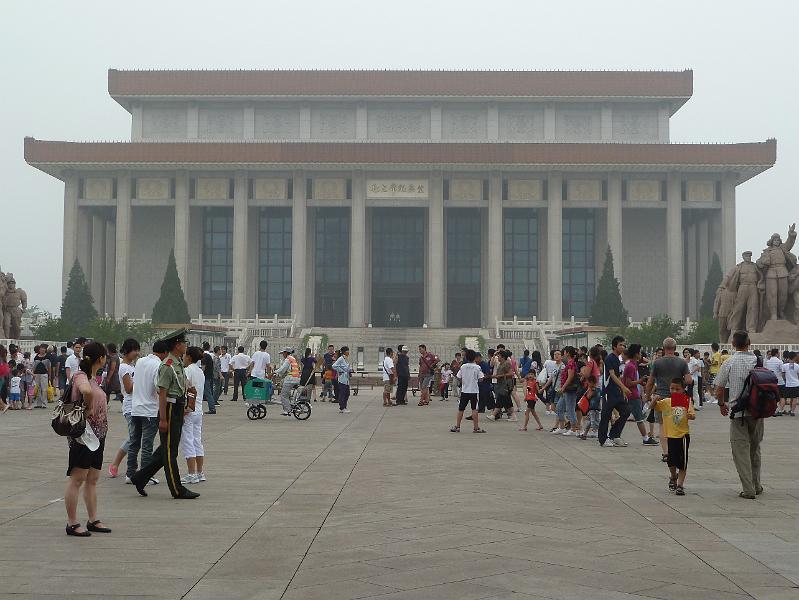 beijing-mausoleum-mao1.jpg