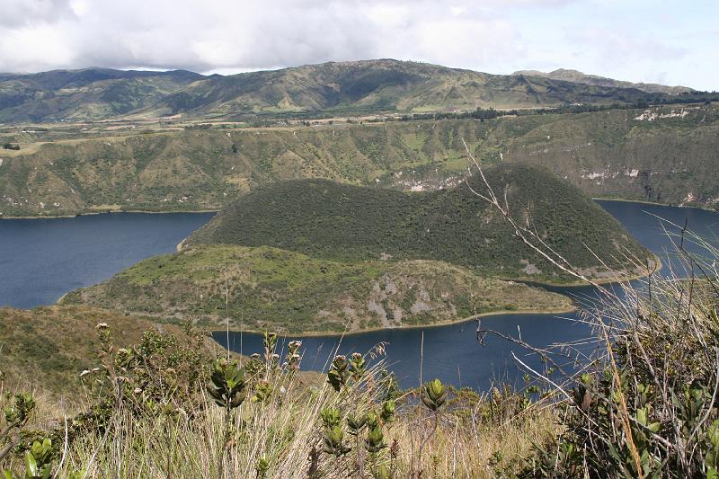 Laguna_de_Cuicocha_3.jpg