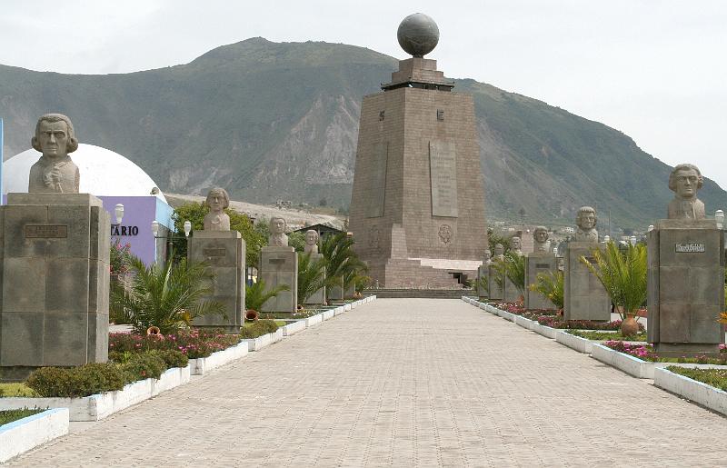 Mitad_del_Mundo_1.jpg