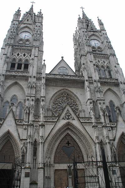 Quito_Basilica_del_Voto_Nacional_1.jpg