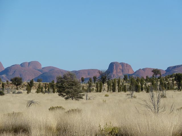 307-red-centre-kata-tjuta-5.jpg - Kata Tjuta betekent ‘vele hoofden’ in de taal van de lokale Ananga-aboriginals. Het is een formatie van een dertigtal rotsen, waarvan de hoogste 500 m is.