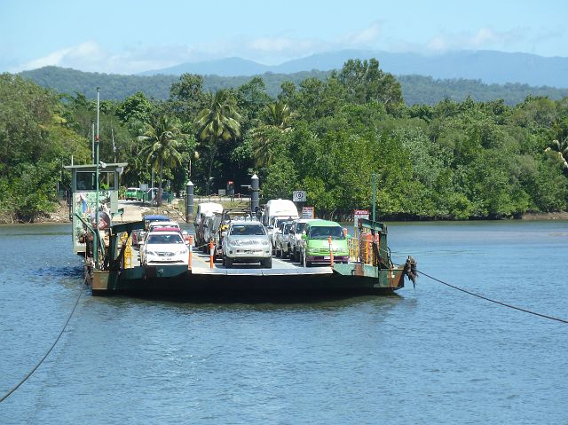 659-daintree-river-2.jpg - We steken de Daintree River over en rijden verder naar Cape Tribulation.