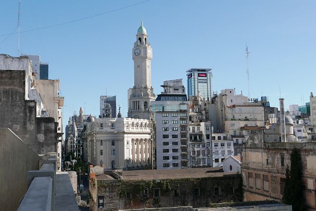 001-Buenos-Aires-zicht-vanuit-hotelkamer-001.jpg - Aangekomen in Argentinië! We logeren in San Telmo, een pittoreske wijk in het centrum van Buenos Aires.