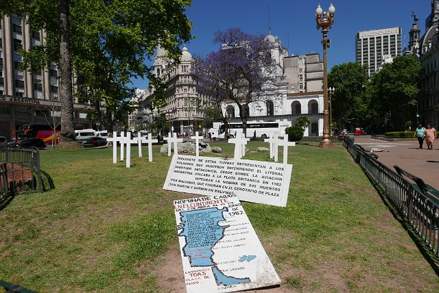 007-Buenos-Aires-Plaza-de-Mayo-007.jpg - Herdenking van de Falkland-oorlog.