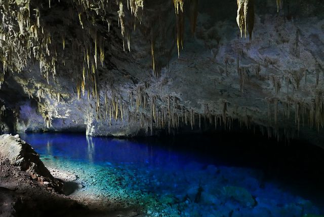 114-Bonito-gruta-do-Lago-Azul-007.jpg - … een meertje dat er dankzij de zonsinval zo mooi blauw uit ziet!