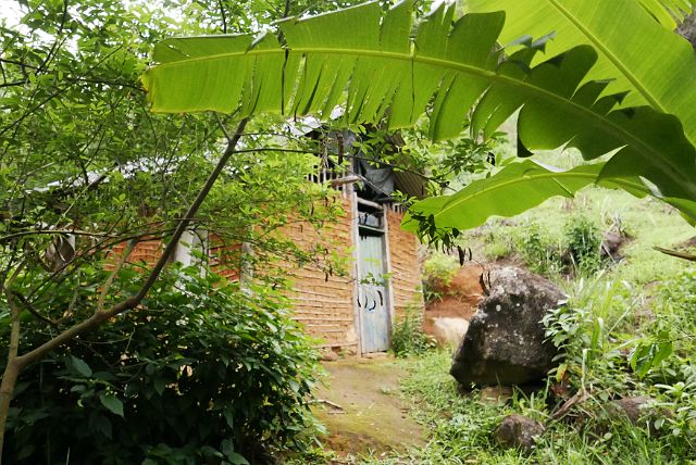 345-Paraty-185-ponta-negra.jpg - We nemen een kijkje in een ‘maniok flower house’. Hier wordt door de inwoners van Ponta Negra maniok tot bloem gemalen.
