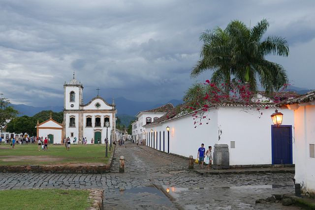 396-Paraty-346.jpg - Dreigende wolken sturen ons terug naar het hotel.