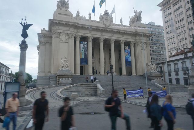 523-Rio-042.jpg - Het Paleis van Tiradentes. Hier zetelde het Nationaal Congres van Brazilië tot het verplaatst werd naar Brasilia. Nu wordt het gebruikt door de Wetgevende Vergadering van de staat Rio de Janeiro.