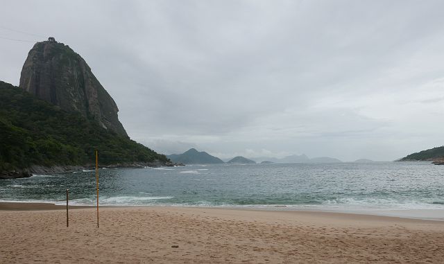 538-rio-praia-Vermelha.jpg - Praia Vermelha, rustig strand aan de voet van Pão de Açúcar. En veilig, want in de buurt is een militaire basis.