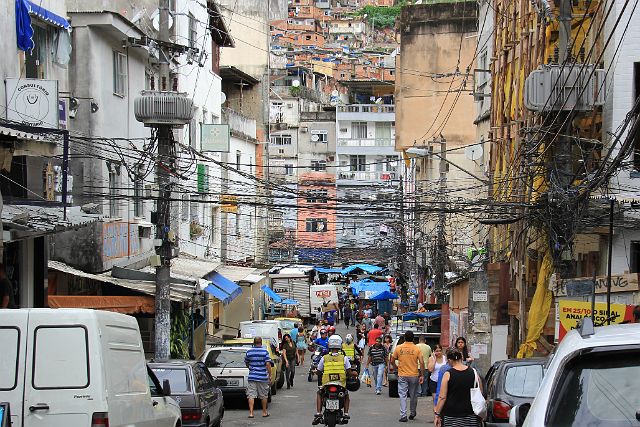 548-Rio-171-favela.jpg - Rocinha is een goed ontwikkelde favela met de nodige basisvoorzieiningen. De politie heeft controle over de wijk en de drugsbendes.