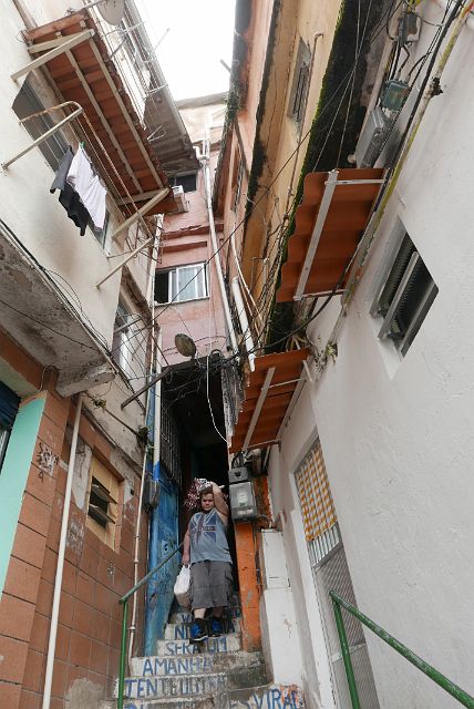 563-Rio-141-favela.jpg