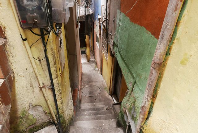 565-Rio-150-favela.jpg