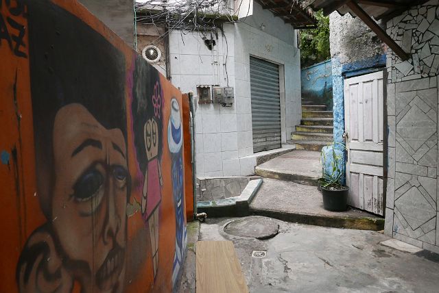 566-Rio-151-favela.jpg