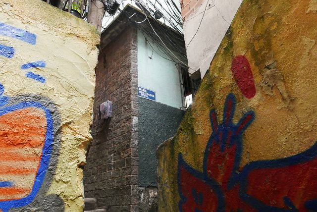 569-Rio-158-favela.jpg