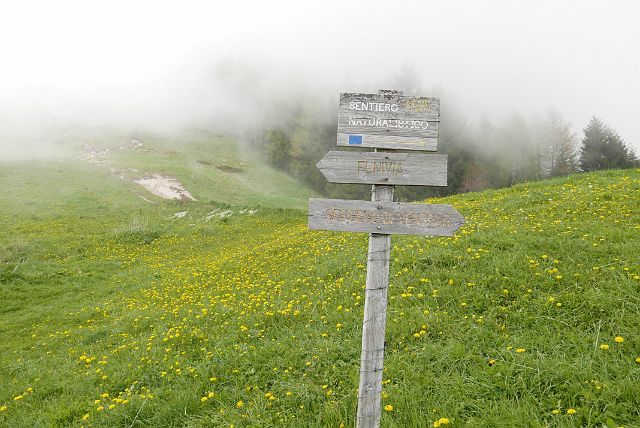 037-Monte-Baldo-dag2-036.jpg - Als de wolken de Monte Baldo in hun greep krijgen, haasten wij ons terug naar beneden.