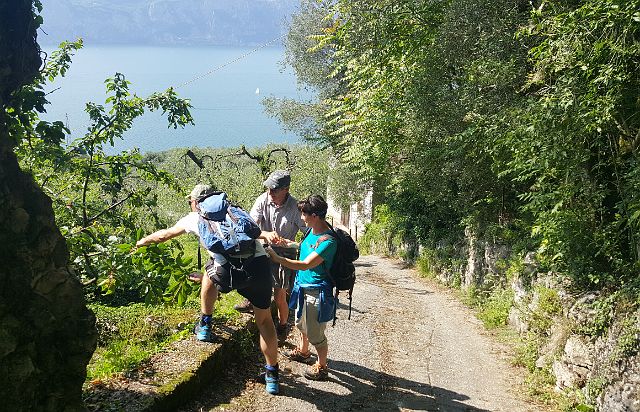 114-wandelen-naar-Cassone-en-terug-dag3-020.jpg - Aha, nog meer fruit!