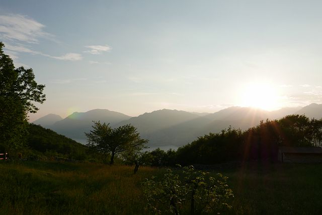 123-Malcesine-BandB-dag4-021.jpg - De volgende morgen worden we getrakteerd op een mooie zonsopgang.