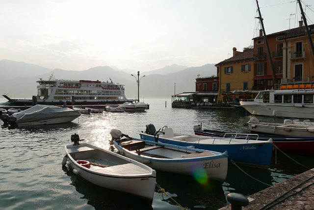 245-boottocht-Malcesine-Sirmione-dag-6-070-terug.jpg - Terug in Malcesine. De avond is zacht en...