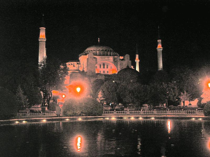 Aya_Sofia_by_night.jpg