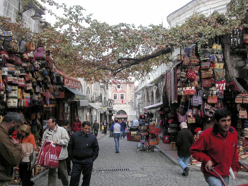 Grote_bazaar_straatje_naast_ingang.jpg