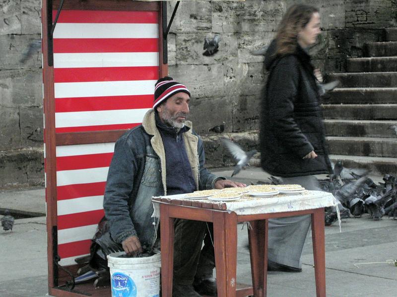 Yeni_moskee_verkoper_duivenvoer.jpg