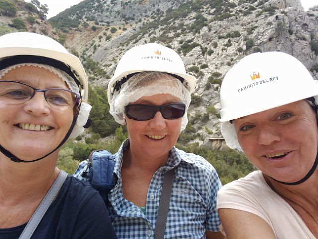 078-caminito-del-rey-18.jpg - Nog snel een selfie van ons drieën vooraleer we met eentje minder zijn.