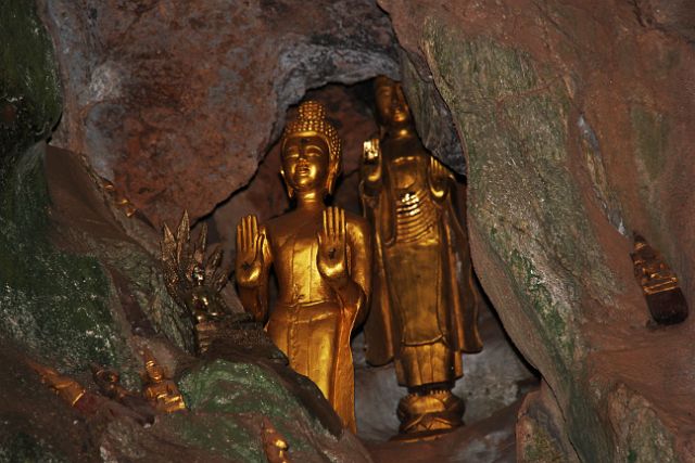 146-Pac-Ou-grotten-23.jpg - Voor de Laotianen zijn deze grotten een heilige plek.