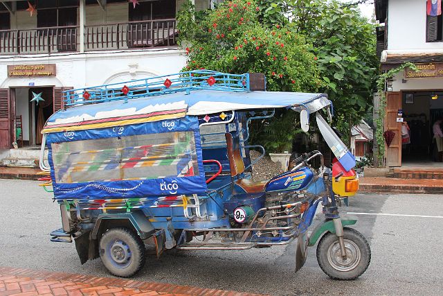 200-Luang-Prabang-023.jpg - Met een tuktuk ...
