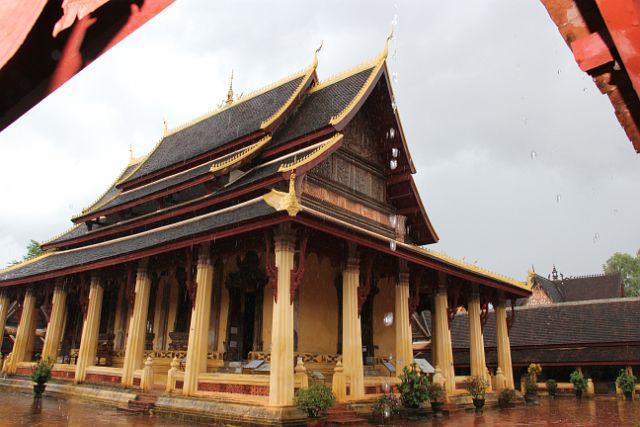 271-Vientiane-031.jpg - Wat Si Saket, het oudste klooster van Vientiane, dat alle vernielingen overleefd heeft.