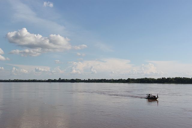 549-Kratie-43.jpg - … kijken uit naar Irrawaddy dolfijnen die hier voorbijzwemmen …