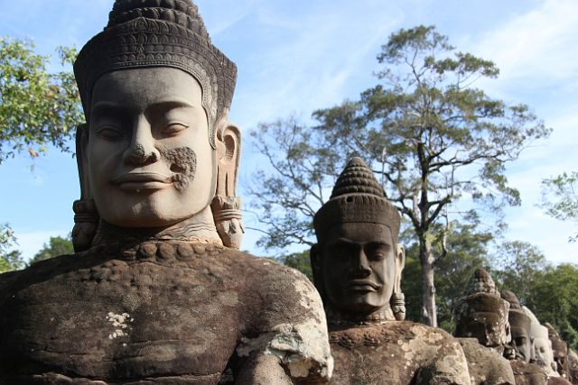 655-Siem-Reap-063-angkor.jpg - De bouw van het tempelcomplex duurde 400 jaar, van 800 tot 1200. Diverse god-koningen hebben letterlijk hun steentje bijgedragen tot de bouw van meer dan 1000 tempels. 
