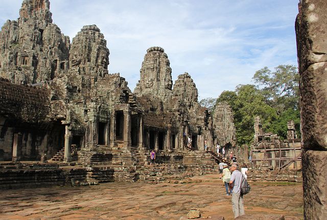 657-Siem-Reap-076-angkor.jpg - Bayon is de centrale tempel van de oude stad Angkor Thom. Dit was het religieuze en administratieve centrum van het Khmer rijk.