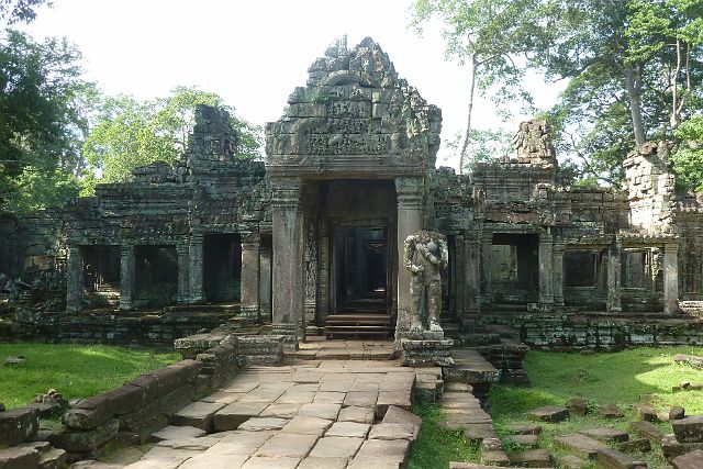 724-Siem-Reap-280.jpg - We breien er een tweede dag Angkor aan. De Preah Khan tempel is een boeddhistische tempel, één van de weinige tempels die er nog zo bij liggen zoals ze gevonden zijn in de 1860.