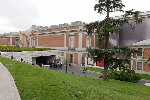 090-dag-2-107-museo-del-Prado.jpg - ...de ingang van het Prado dat we morgen een bezoek brengen.