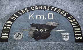 111-kilometer-0.jpg - Voor het Casa de Coreos ligt Kilómetro Cero, het nulpunt van Spanje. Vanaf hier worden alle afsanden in Spanje gemeten naar alle Spaanse steden en gemeenten.