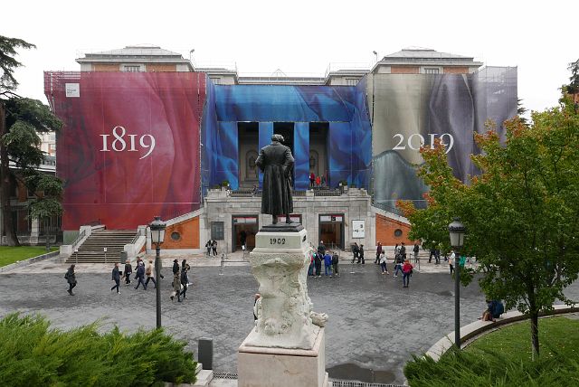 153-dag-3-175-prado.jpg - Het Museo Nacional del Prado, kortweg Prado, is één van de grootste kunstmusea ter wereld. Je kunt er werken bewonderen van de 14de tot de 19de eeuw. Hoogtepunt is de verzameling schilderkunst met meer dan 8600 schilderijen. Het Prado viert dit jaar (2019) zijn 200ste verjaardag. In het museum mag je niet fotograferen. De volgende beelden heb ik dus van het internet geplukt.