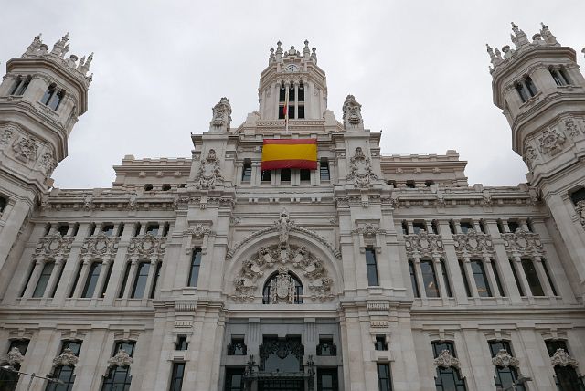 207-dag-3-229-Plaza-de-Cibeles.jpg - Hier staat het Palacio de Communicaciones, sedert 2007 het huidige stadhuis van Madrid.