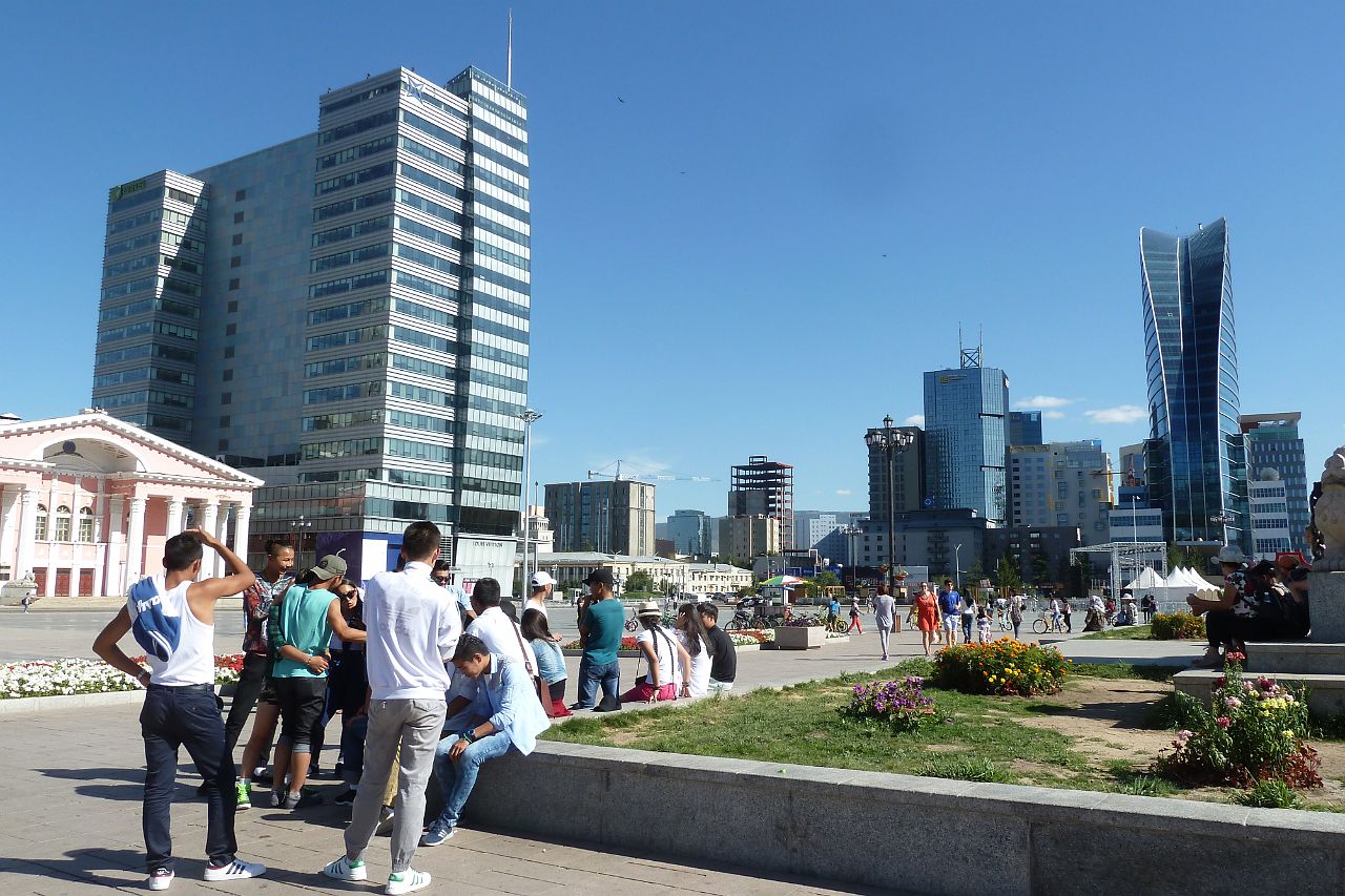 006-Ulaanbaatar-123.jpg - Ulaanbaatar is een moderne stad. Er wonen ca 1,3 miljoen mensen. Dat is een derde van de Mongoolse bevolking.