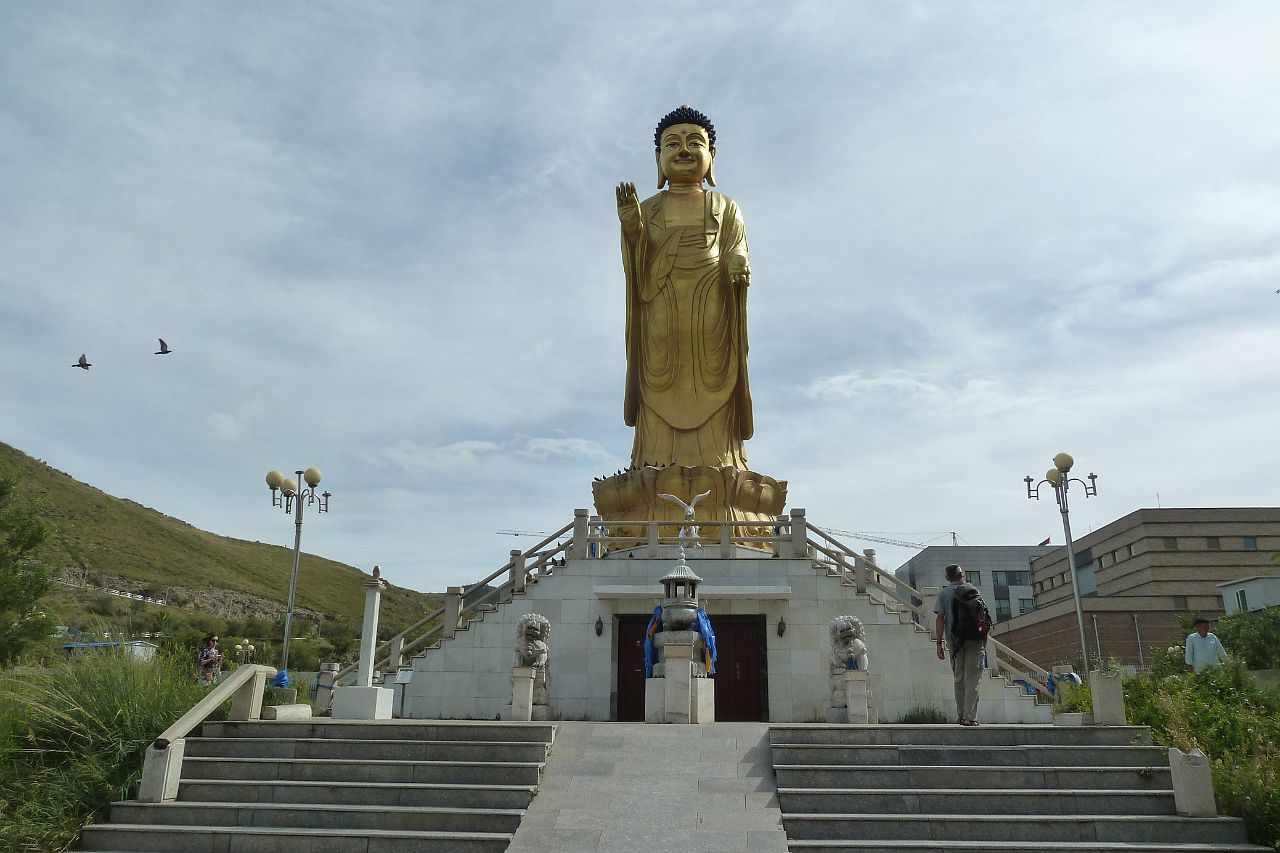 028-Ulaanbaatar-171-buddha-park.jpg - Veel stelt dit Buddha-park niet voor.
