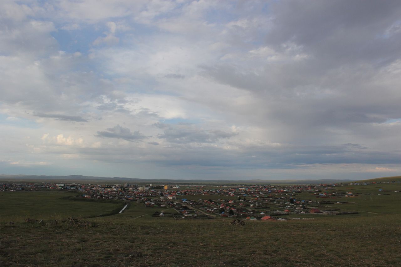 268-Kharkhorum-082-gerovernachting.jpg - Karakorum in zicht. Dit was ooit de hoofdstad van Mongolië. De stad werd gebouwd in de 12de en 13de eeuw door Dzjengis Khan als symbool voor zijn macht.