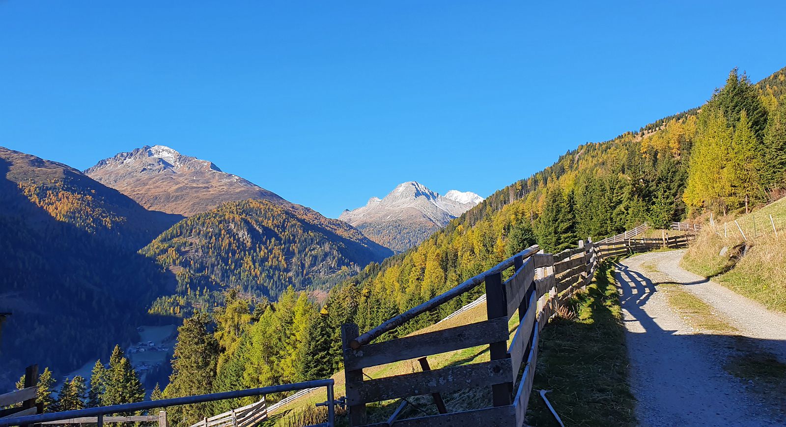 029-dag-3-04-Seespitze-Trogach.jpg - Het einde van het Defereggental ligt nog in de schaduw.