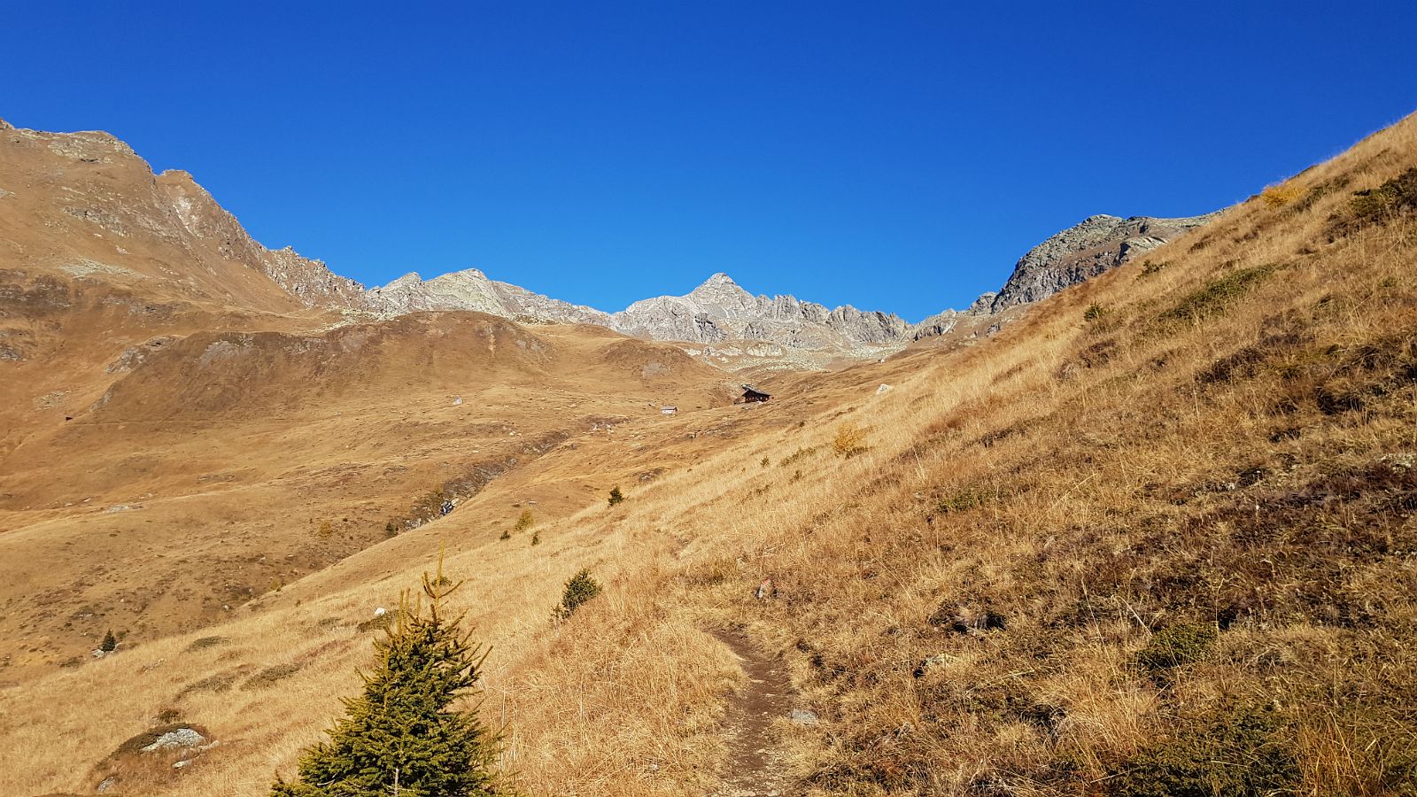 032-dag-3-12-Seespitze-naar-boven.jpg - Seespitzhütte in zicht.