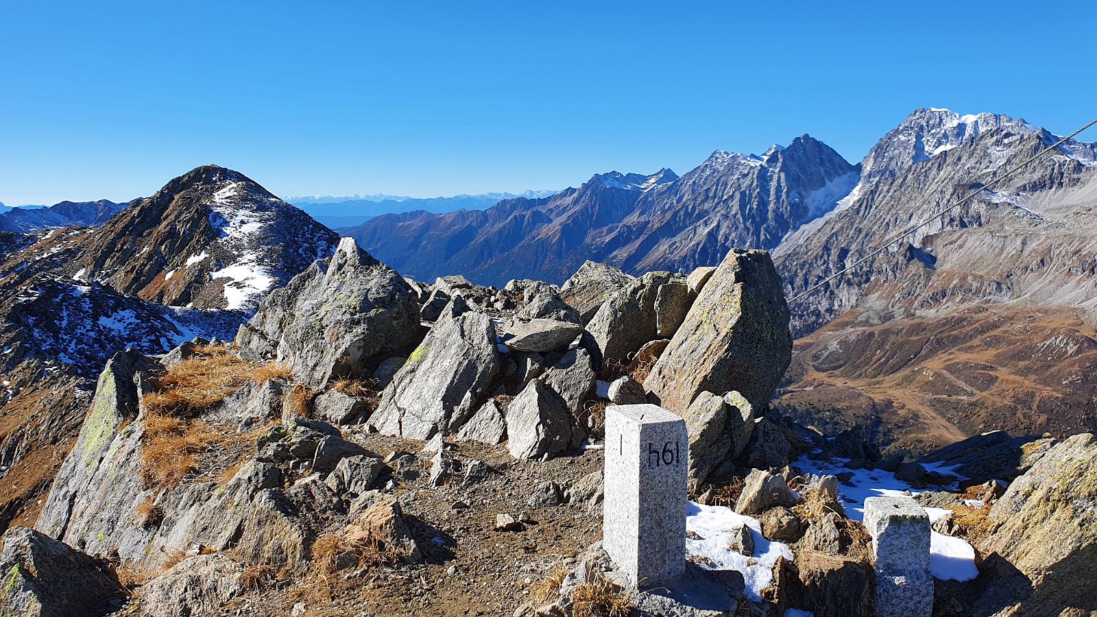 072-dag-4-43-deferreger-pfanhorn.jpg - Op de top loopt de grens tussen Oostenrijk (Osttirol) en Italië (Südtirol).