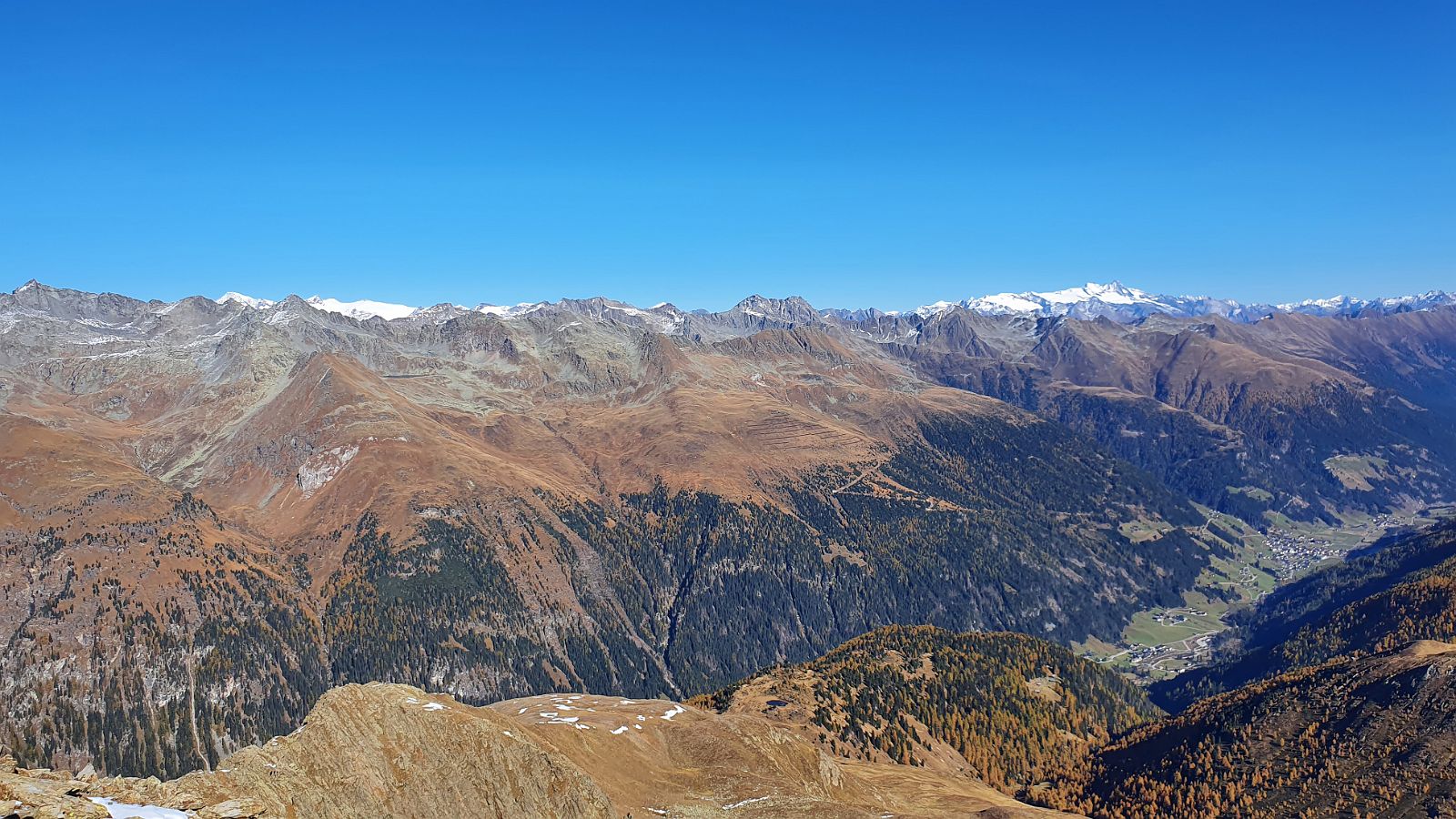 075-dag-4-40-deferreger-pfanhorn.jpg - Zicht op Grossvenediger (links), Grossglockner (rechts) en Defereggertal.