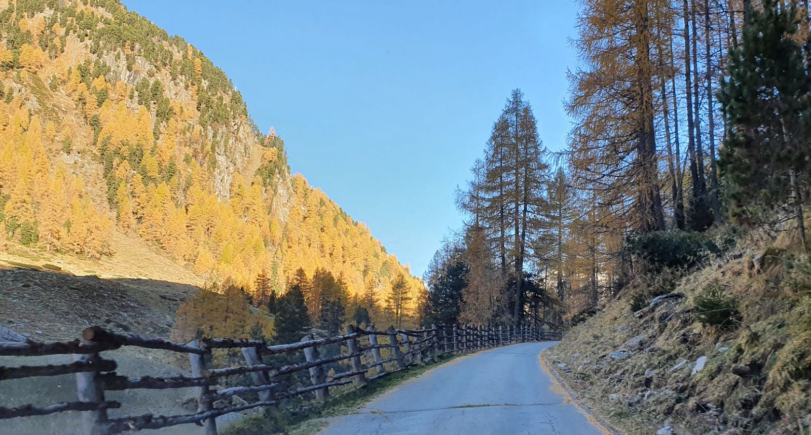 165-dag-7-01-Jagdhausalm-op-weg-naar.jpg - Onderweg naar de Jagdhausalm. We parkeren de auto aan het Alpengasthof Oberhaus.