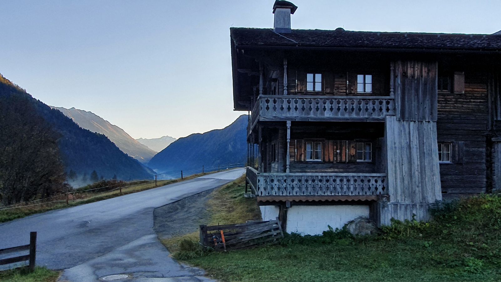 215-dag-2-03-'s-morgens-in-Feistritz.jpg - Vandaag vertrekken we naar Südtirol. Ik haal een laatste keer de broodjes op.